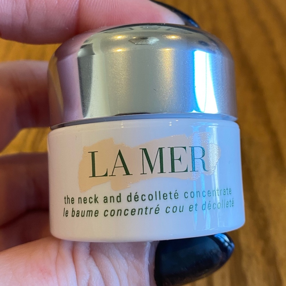 La Mer neck and decollete cream